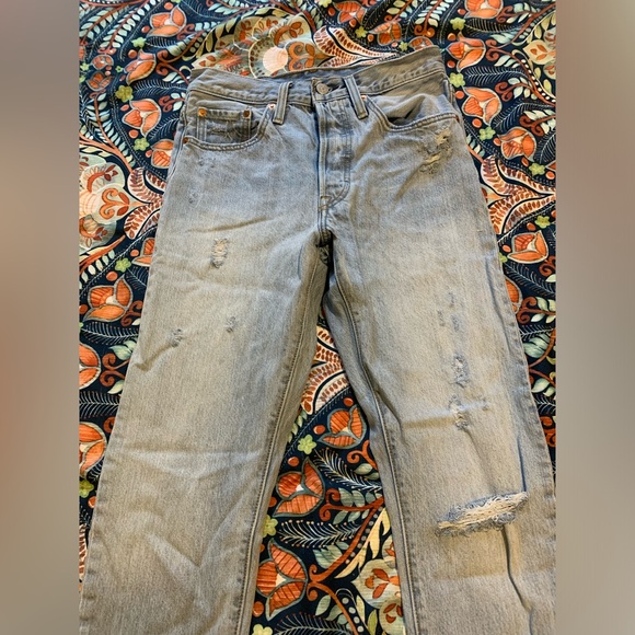 Levi’s 501 Light Wash Distressed Skinny Jeans - Picture 4 of 8
